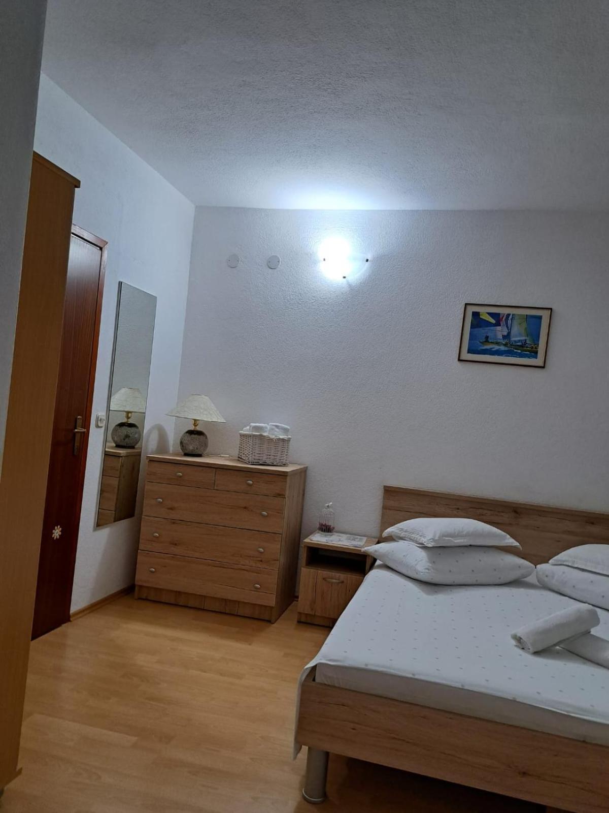 Apartments Garac Dugi Rat Exterior foto