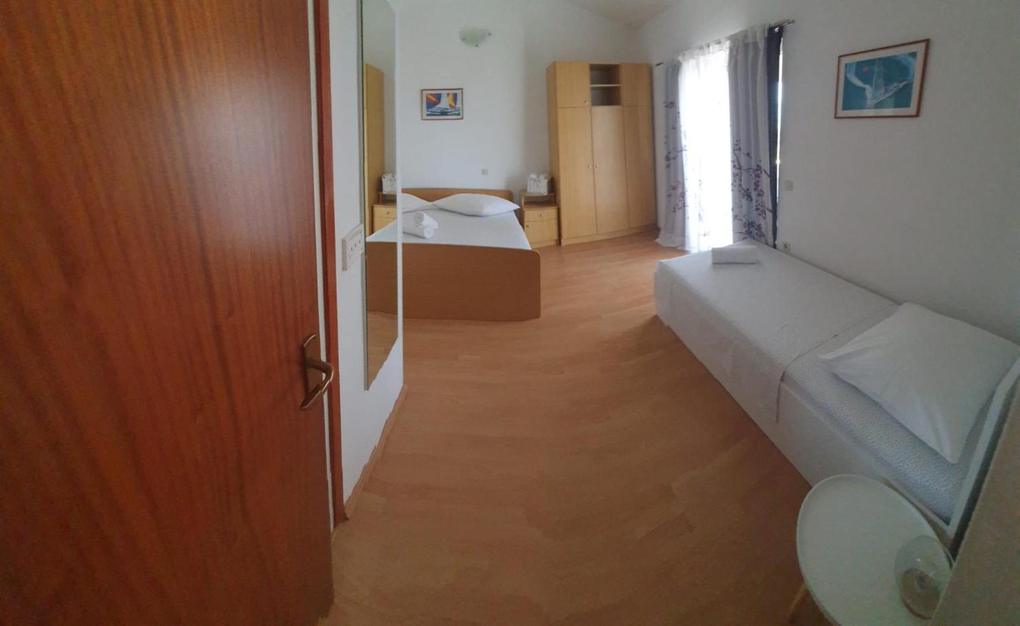 Apartments Garac Dugi Rat Exterior foto